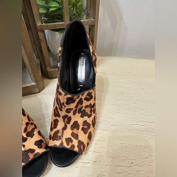 BCBGMAXAZRIA Darien Peep Toe Bootie High Heel Leopard Leather Women's sz 5.5 - Picture 5 of 10